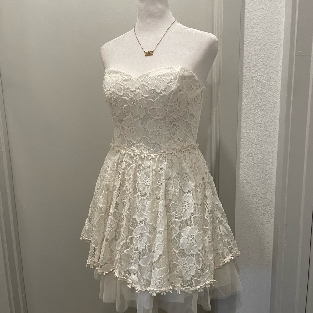 B. Darlin White Floral Crochet Lace Overlay Strapless Fit & Flare Mini Dress